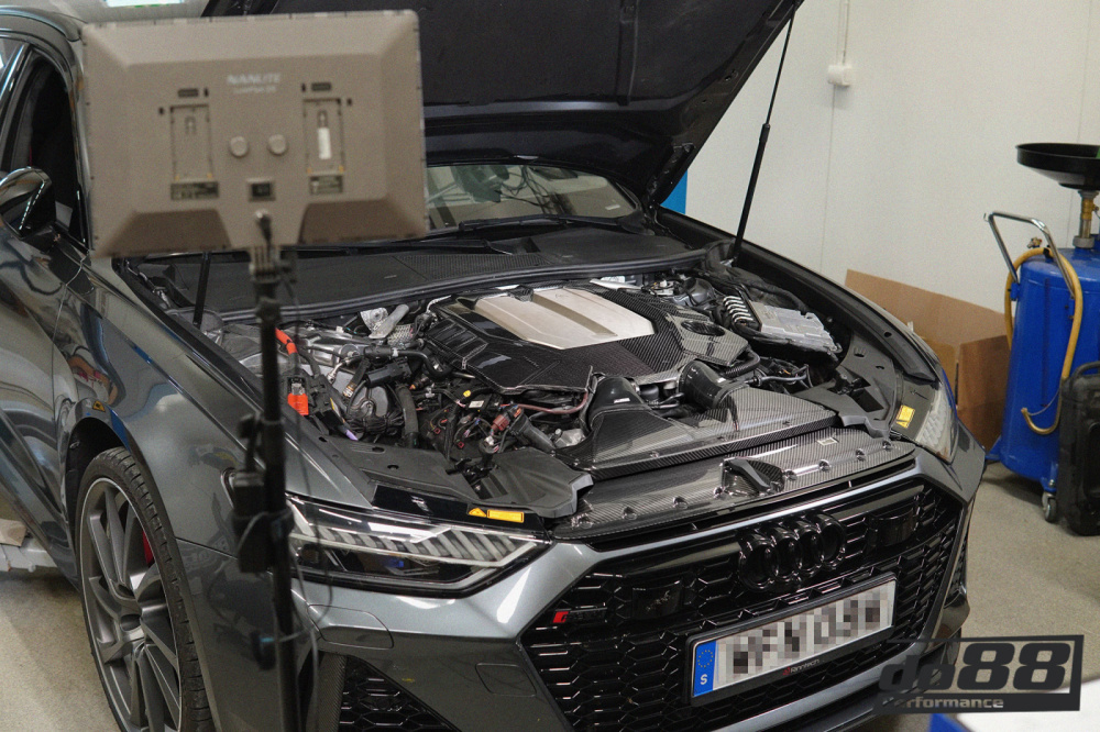 Carbon fiber engine cover, Audi RS6 RS7 C8