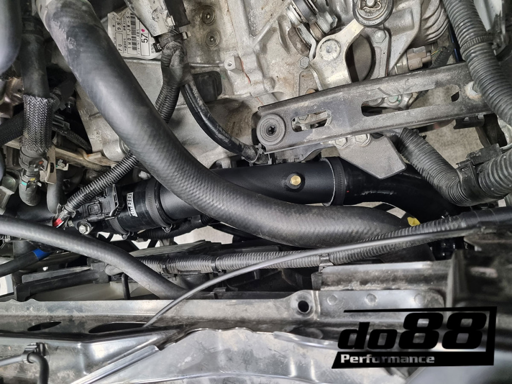 Toyota Yaris GR Pressure pipes for do88 IC, Black hoses Toyota Yaris GR Pressure pipes for do88 IC, Black hoses