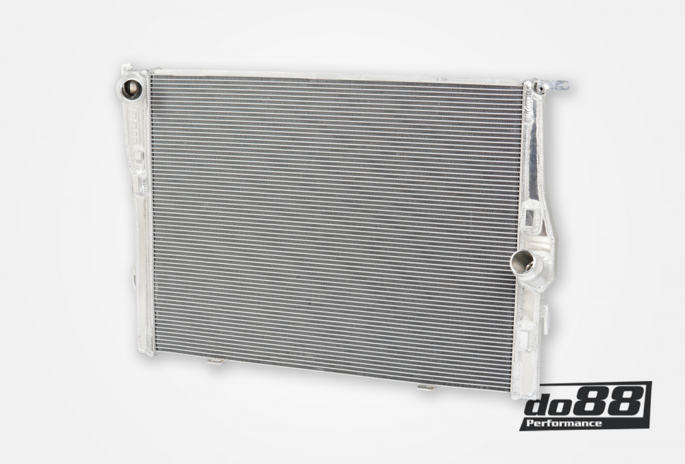 BMW M3 E90 E92 Radiator Aluminum in the group By vehicle / BMW / E90, S65 (M3) at do88 AB (WC-190)